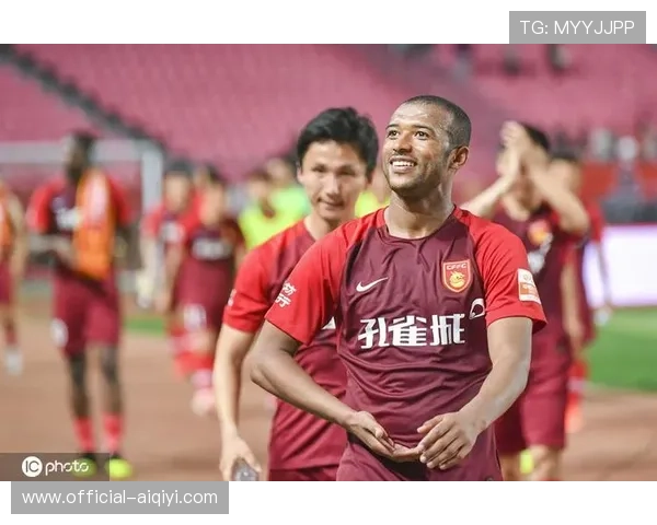 张镇麟重返辽宁体育馆，球迷掌声与复杂情绪交织